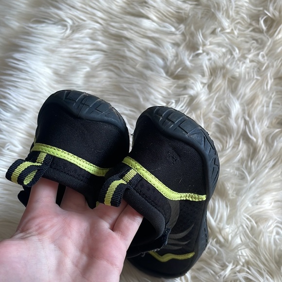 Slip grip black green slip on water lake waterfall pool shoes wide toes 11-12 - Picture 13 of 17